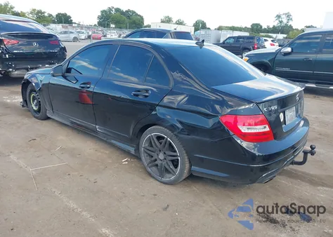 2013 Mercedes-Benz C 300 Sport 4Matic из США, поврежденный, VIN WDDGF8AB4DR248707